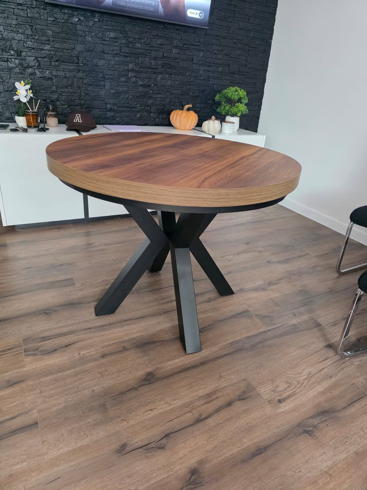 OKRĄGŁY STÓŁ LOFTOWY Z PODSTAWĄ TYPU X – DESIGN, KTÓRY PRZYCIĄGA WZROK! – zdjęcie 2, stol loftowy Stolmax