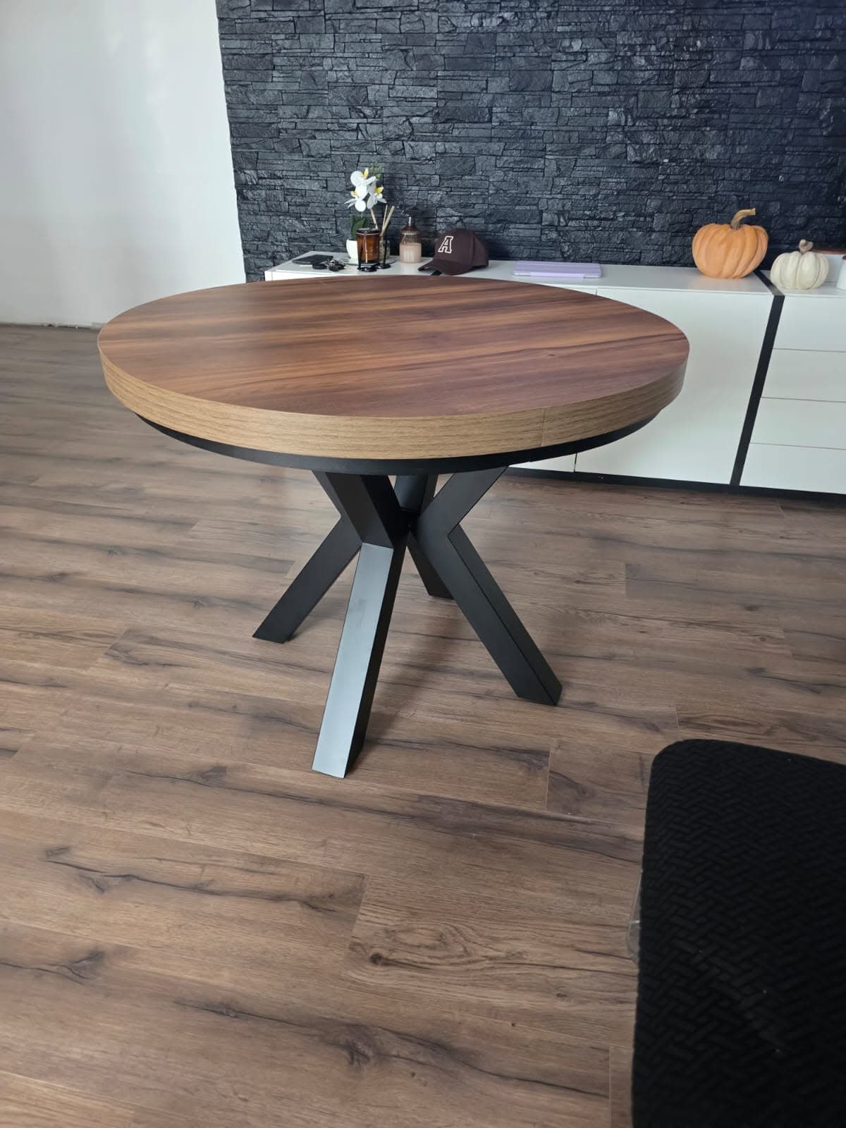 OKRĄGŁY STÓŁ LOFTOWY Z PODSTAWĄ TYPU X – DESIGN, KTÓRY PRZYCIĄGA WZROK! – zdjęcie 4, stol loftowy Stolmax
